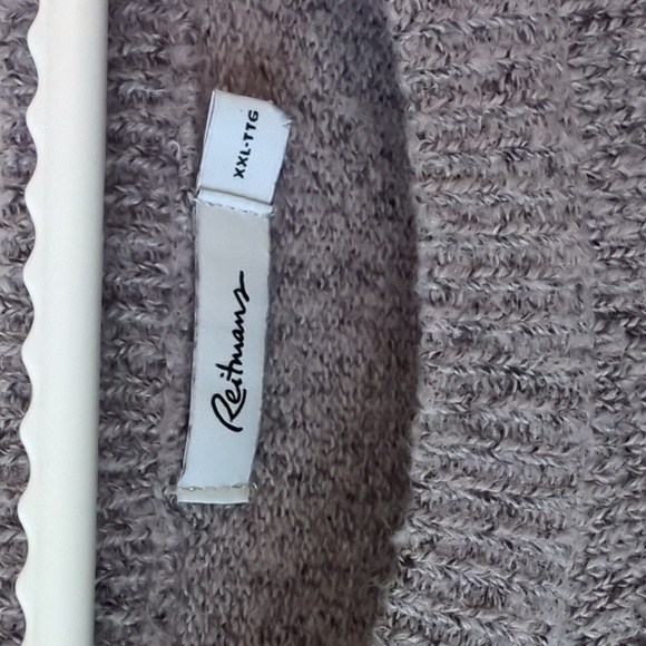 Sweater with star design - Picture 3 of 5